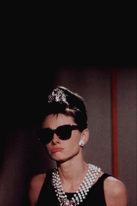 Old Hollywood Wallpaper, Hollywood Wallpaper, Audrey Hepburn Wallpaper, Audrey Hepburn, Wallpaper Aesthetic, Old Hollywood, Hollywood, Feel Free