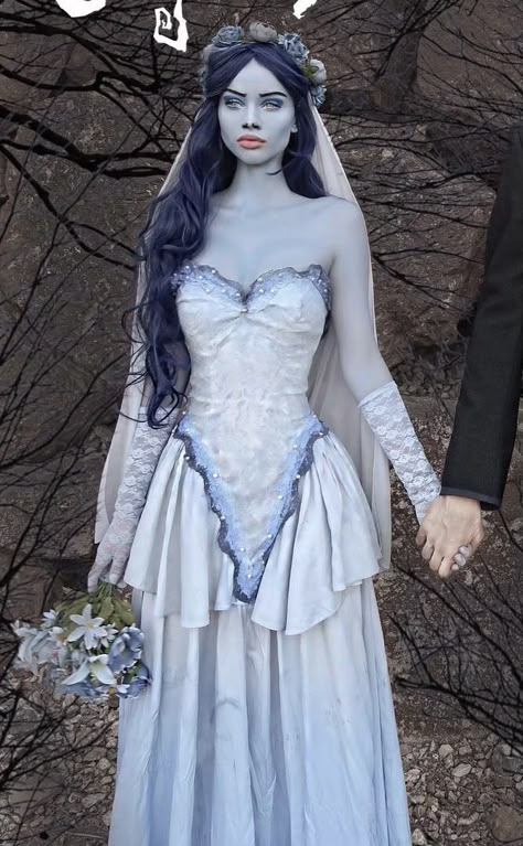 Corpse Bride Flower Crown, Corpse Bride Outfit Aesthetic, Course Bride Costume, Corpus Bride Costume, Tim Burton Corpse Bride Costume, Emily Costume Corpse Bride, Corpes Bride Costumes, Intricate Halloween Costumes, What To Be For Halloween Costumes