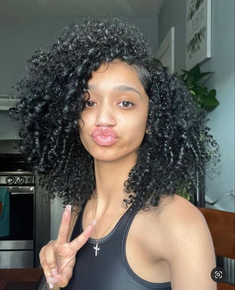 Hair Down Side Part, Curly Afro Side Part, Curly Hair Styles Down, Natural Curly Hair Side Part, Side Part Curly Hair Natural, Curlyhead Hairstyles, Curly Hair Deep Side Part, Side Parted Curly Hair, Curly Hairstyles Down Natural Curls