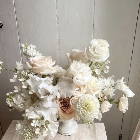 Champagne Wedding Flowers, Taupe Wedding, Jasmine Wedding, Sedona Wedding, Wedding Reception Centerpieces, Wedding Money, Wedding Palette, Neutral Wedding, Champagne Wedding