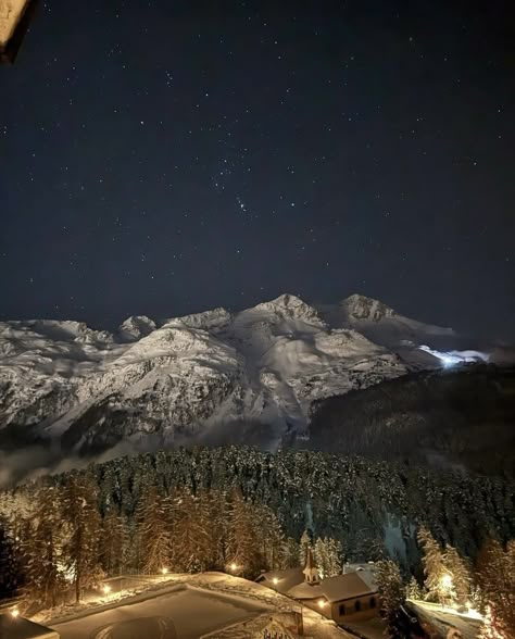 Christmas In The Alps, Snow Mountain Aesthetic, Mode Au Ski, Snow Trip, Snowy Mountain, Winter Mood, Ski Holidays, Ski Season, Christmas Wonderland