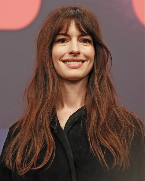 Anne Hathaway Short Hair, Anne Hathaway Hair, How To Have Style, Wedding Makeup For Brown Eyes, Hair 2024, French Hair, Long Hair With Bangs, Hair Crush, Good Hair Day