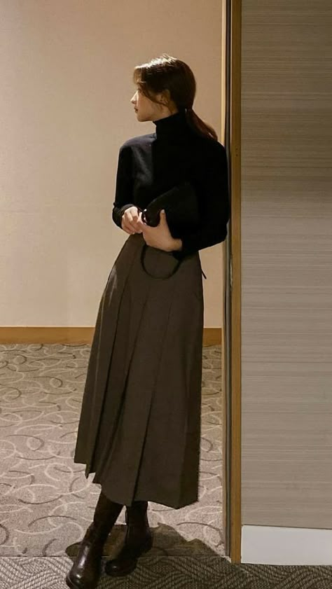 40s Mode, 00s Mode, Academia Outfits, Brown Skirt, Everyday Fashion Outfits, Modest Clothing, Mode Inspo, Modest Fashion Outfits, 가을 패션