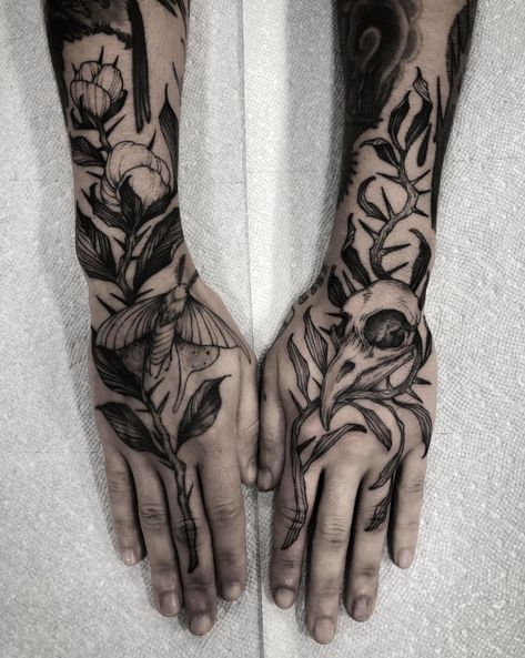 Upper Arm Blackwork Tattoo, Dark Botanical Tattoo Sleeve, Dark Floral Forearm Tattoo, Emo Floral Tattoo, Medusa Tattoo Gothic, Hand Tattoo Botanical, Blackwork Flower Sleeve, Creepy Botanical Tattoo, Goth Tattoo Forearm