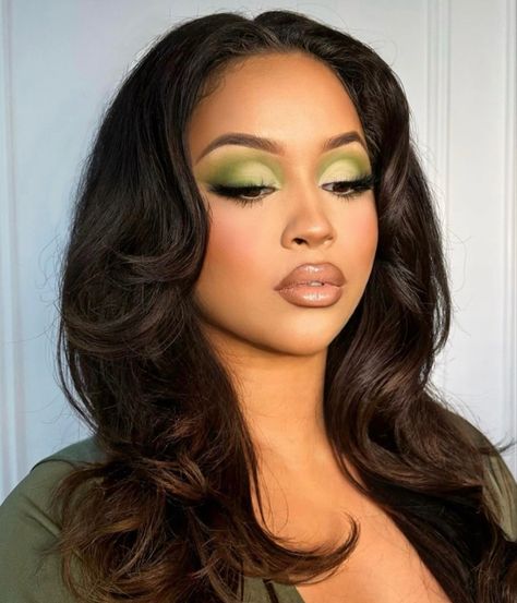 Like Green Makeup Looks, Green Looks Makeup, Make Up Looks Full Glam, Green Soft Makeup Looks, Green Birthday Makeup For Black Women, Spring Makeup Black Women, Birthday Makeup Looks Green, Light Green Makeup Looks Prom, Prom Makeup For Green Dress Full Face