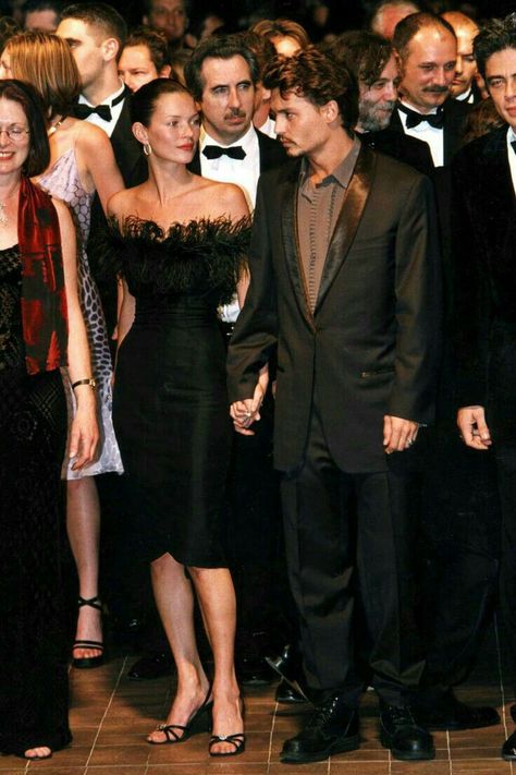 Kate Moss Fashion, Moss Dress, Kate Moss 90s, جوني ديب, Moss Fashion, Kate Moss Style, Cannes Red Carpet, Queen Kate, Stylish Couple