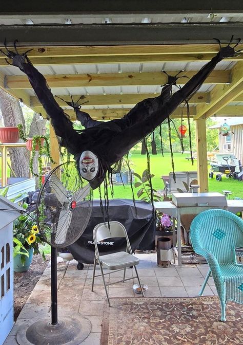 Scary Carnival, Creepy Halloween Props, Halloween Maze, Scary Halloween Decorations Outdoor, Scary Halloween Decorations Diy, Halloween Diy Outdoor, Decorations For Halloween, Halloween Outside, Halloween Props Diy