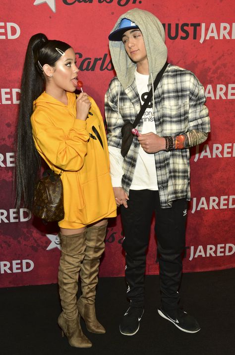 Cute Couples Costumes, Carl's Jr, Best Celebrity Halloween Costumes, Annual Halloween Party, Celebrity Costumes, Andi Mack, Hallowen Costume, Celebrity Halloween Costumes, Family Halloween Costumes