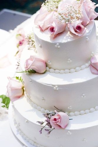 6 Fun Facts about Wedding Cakes - Victoria Honeywood Wedding Cake With Pink, Super Torte, Patisserie Fine, Wedding Cake Fresh Flowers, Three Tier Cake, Diy Wedding Cake, Naked Cakes, Tiered Cake, Amazing Wedding Cakes