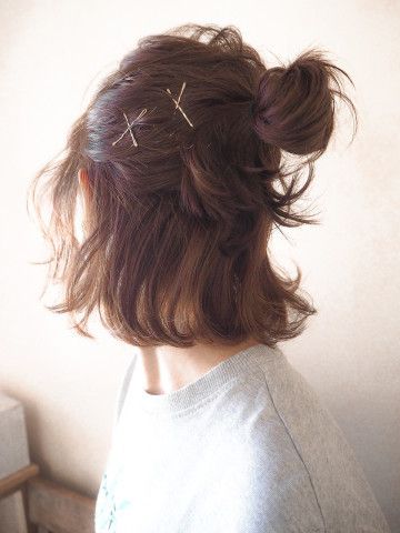 Short Messy Half Up Half Down, Short Hair Half Ponytail Hairstyles, Short Brown Hair In Ponytail, Small Bun Short Hair, Cute Messy Short Hairstyles, Short Half Ponytail, Cute Short Hair Accessories, Short Hair Half Pony, Short Brown Hair Ponytail