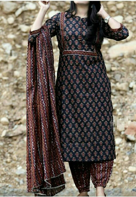 Women afgani suits Black Salwar, Daytime Glam, Cotton Suit Designs, Cotton Dress Pattern, Stylish Kurtis Design, New Kurti Designs, Straight Kurti, Simple Kurta Designs, Designer Kurti Patterns