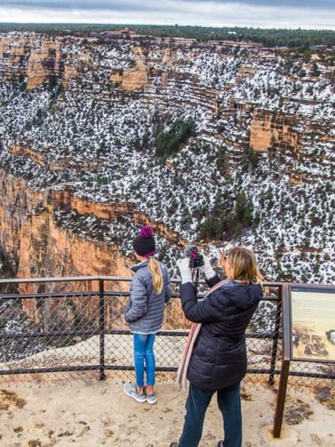 7 HELPFUL TIPS FOR VISITING THE GRAND CANYON IN WINTER STORY - y Travel Blog Winter Grand Canyon Outfit, Grand Canyon In December, Grand Canyon Outfits Winter, Grand Canyon Winter Outfit, Grand Canyon Outfit, Grand Canyon Winter, Arizona Winter, Sightseeing Outfit, Grand Canyon Trip