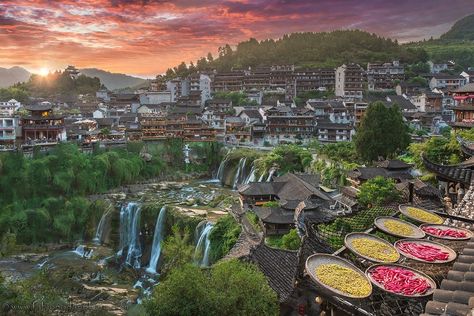 Living In China, Lijiang, Night Pictures, Bus Station, Beautiful Waterfalls, Ancient Architecture, Quick Guide, My Travel, Laos