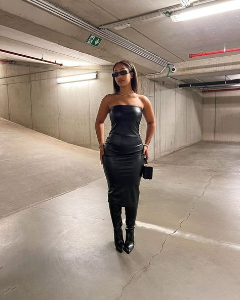 Tube Dress With Boots, Strapless Leather Dress Outfit, Tube Dress Outfit Ideas, Tube Top Dress Outfit, Black Tube Dress Outfit, Point Toe Heels Outfit, Strapless Dress Outfit, Strapless Leather Dress, Black Dresses With Boots