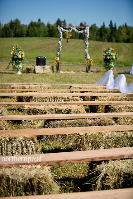 Hay Bale Wedding Benches. If you guys did do the backyard thing this would save you a bunch of money because you wouldn't have to rent chairs and you could reuse the hay as goat food! @Lindsey Grande Grande Grande Grande Grande Grande Grande Grande Huff Hay Bale Ideas, Backyard Wedding Food, Hay Bale Wedding, Wedding Bench, Wedding Ceremony Seating, Backyard Wedding Ceremony, Country Wedding Ideas, Ceremony Seating, Hay Bales