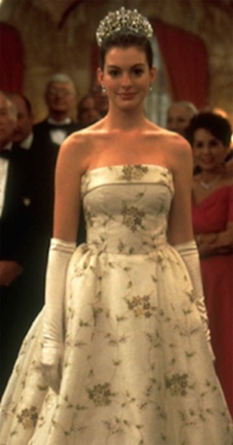 Anne Hathaway as Princess Mia, Princess Diaries Princess Diaries Dress, Princess Diaries 1, Princess Diaries 2, Diary Movie, The Princess Diaries, Lauren Graham, Julie Andrews, Princess Diaries, Mia 3