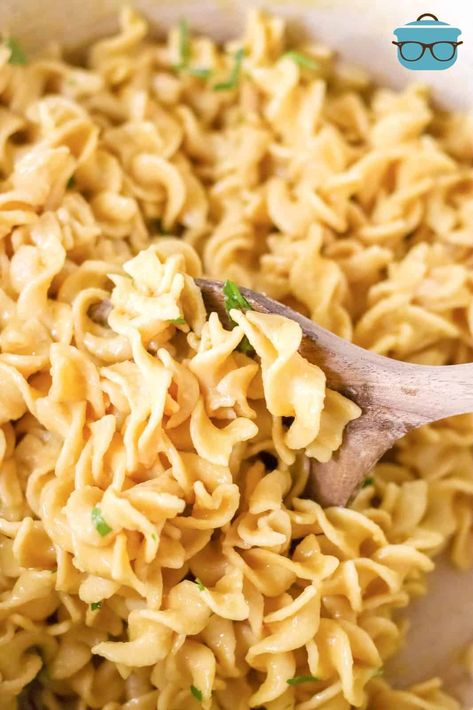 Cafeteria Noodles - The Country Cook Cafeteria Noodles, Amazing Side Dishes, Chicken And Egg Noodles, Fun Appetizers, Pasta Meatballs, Cozy Food, Rasta Pasta, Quick And Easy Dinner Ideas, Noodle Recipes Easy