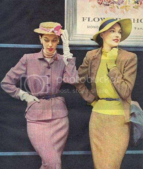 1950 Fashion, Spring Fashions, Vintage Suit, Fashion 1960s, Fifties Fashion, Design Moda, Amazing Dresses, Fashion 1950s, Skirt Suits