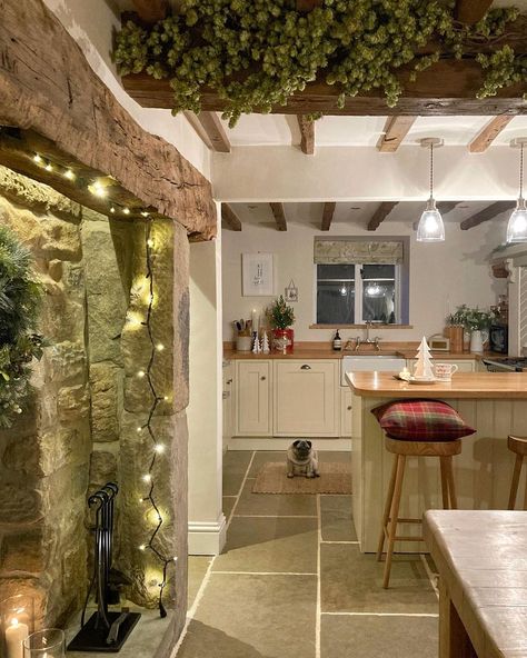 Cosy Kitchen, Nice Weather, Cottage Interior, Cottage Kitchens, Cottage Interiors, Creative Home Decor, Remember Me, Cottage Kitchen, Do You Remember