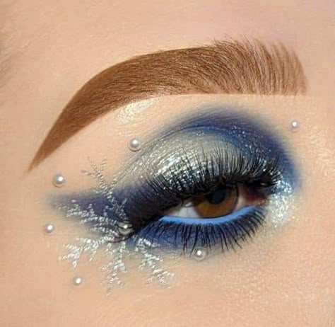 Christmas Makeup Art, Snowflake Makeup, Snow Makeup, Christmas Eyeshadow Looks, Winter Eye Makeup, Holiday Eye Makeup, Winter Eyeshadow, Eyelashes Magnetic, Xmas Makeup