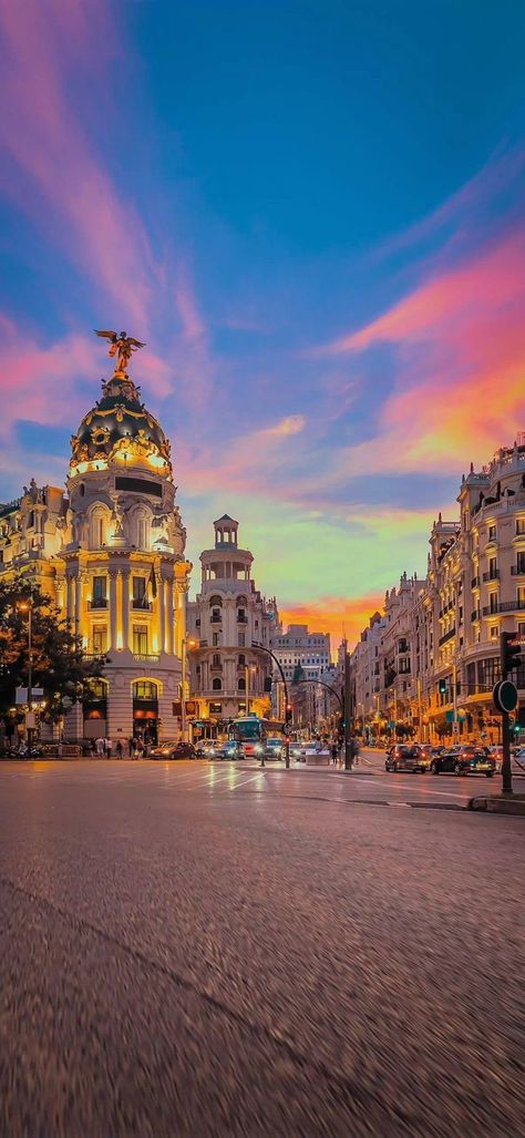 Madrid Aesthetic, Spain Aesthetic, Madrid City, Travel Inspiration Destinations, Pretty Landscapes, Foto Poses, Dream Travel Destinations, Alam Yang Indah, City Aesthetic