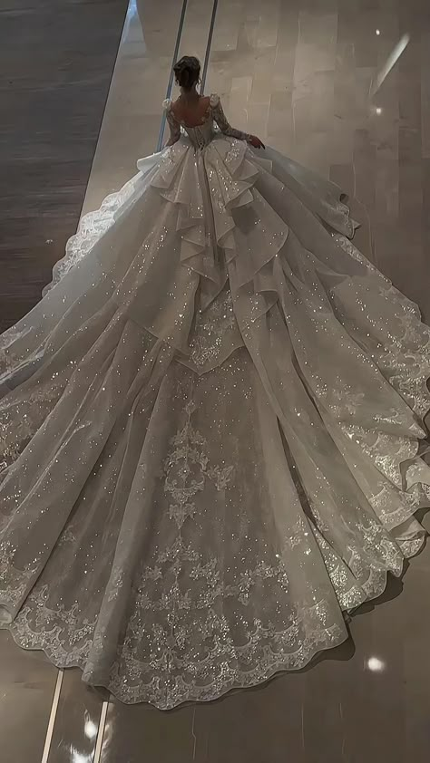 Big Wedding Dresses, Dreamy Gowns, Extravagant Wedding, Pretty Quinceanera Dresses, Dream Wedding Decorations, Wedding Ideas Dresses, Fancy Wedding Dresses, Pretty Wedding Dresses, Fancy Wedding