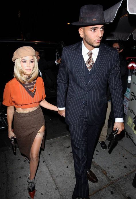 Bonnie And Clyde Halloween, Bonnie And Clyde Costume, Celebrity Couple Costumes, Bonnie And Clyde Halloween Costume, Halloween Costume Couple, Costume Couple, Diy Couples Costumes, Best Celebrity Halloween Costumes, Celebrity Halloween