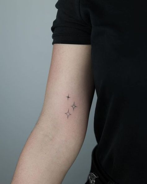 lara on Instagram: "sparkly stars for anna-lena ✨ thank you!" Inspire Tattoo For Women, Spark Tattoo Sparkle, Velaris Stars Tattoo, Dainty Acotar Tattoo, Four Stars Tattoo, Fine Line Acotar Tattoo, Acotar Stars Tattoo, Sparkle Tattoo Placement, Tattoo Stars For Women