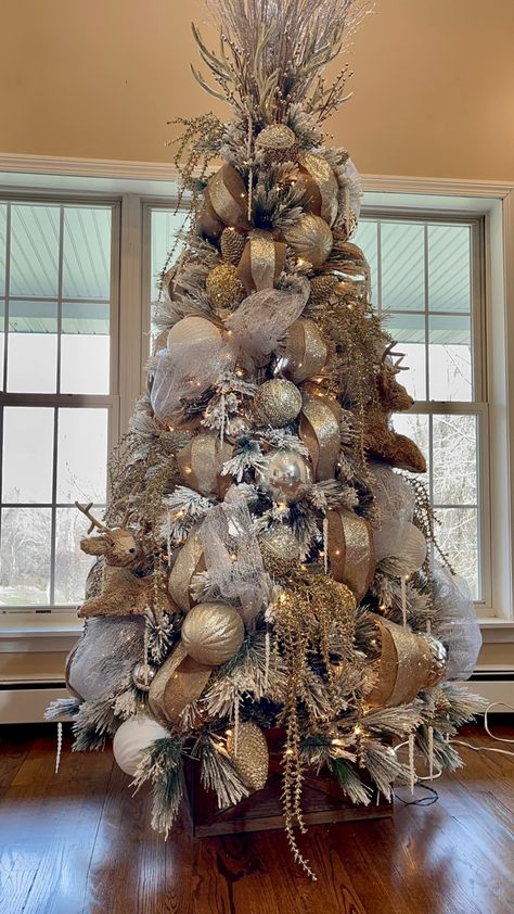 Modern Glam Tree, Champaign Christmas Tree Decor, Glitzy Christmas Tree, Silver Gold Tree Christmas, Gold And Silver Tree Decorations, Flocked Tree With Gold And Silver, Boutique Christmas Tree, Gold And Silver Tree Christmas, Glam Tree Christmas