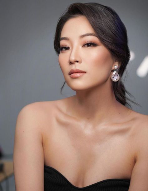 Natural Wedding Makeup For Brown Eyes Asian, Bridal Makeup Korean Brides, Asian Glam Make Up Monolid, Soft Glam Makeup Wedding Asian, Engagement Makeup Asian, Formal Makeup Looks Asian, Bride Makeup Brown Eyes Asian, Makeup Looks Asian Glam, Smokey Eye On Asian Eyes