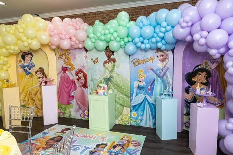 Princesses Party Decorations, Disney Princesses Theme Birthday Party, Disney Princess Balloon Decorations, Disney Princess Balloon Arch, Princess Theme Birthday Party Decoration, Disney Princess Birthday Party Decor, Disney Princess Backdrop, Princess Theme Party Decorations, Disney Princess Decorations