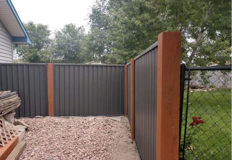 Sheet Metal Fence, Metal Fence Ideas, Steel Fencing, Cedar Wood Fence, Corrugated Metal Fence, Diy Backyard Fence, Fencing And Gates, Metal Fence Panels, Home Engineering