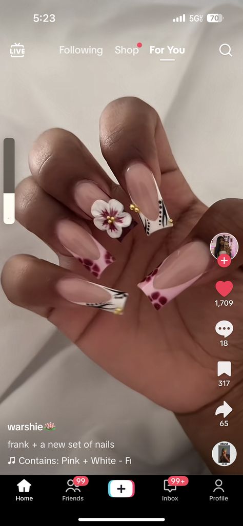 Birthday Nail Set Ideas Simple, Nail Design Inspo Square, Senior Pic Nail Ideas, Nail Inspo Trendy 2024 Summer Simple, Birthday Nails Colorful, Summer Nails Pink Flower, Square Acrylic Nails Designs Winter, Birthday Vacation Nails, New York Nails Designs Nyc