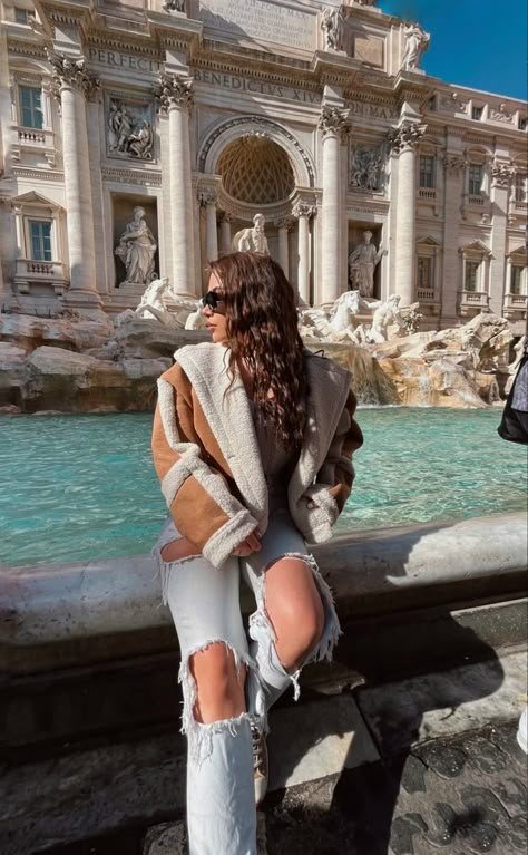 Rome Autumn Outfit, Rome Aesthetic Outfit Winter, Rome Picture Ideas Winter, Rome Photo Ideas Winter, Winter Rome Outfits, Winter In Rome Outfits, Rome Italy Outfits Winter, Italy Aesthetic Winter, Rome Winter Outfits