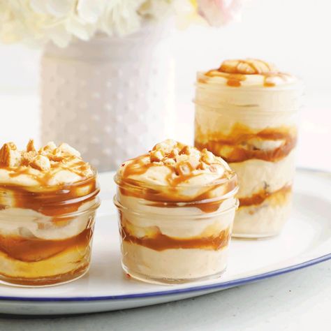 Carmel Desserts, Magnolia Bakery Recipes, Gains Recipes, Banana Sponge Cake, Magnolia Bakery New York, Magnolia Recipes, Magnolia Table Recipes, Joanna Gaines Recipes, Caramel Pudding