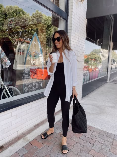 White Button Down Shirt Outfit, White Blouse Outfit, Miami Street Style, Button Down Shirt Outfit, Button Down Outfit, Shirt Outfit Summer, Oversized White Shirt, Look Legging, White Shirt Outfits