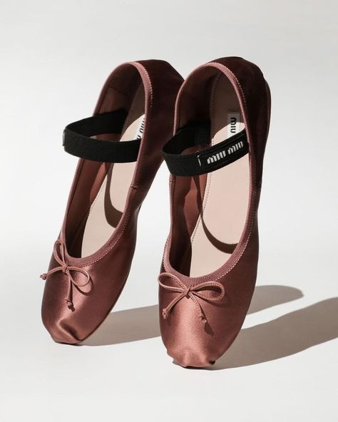 Miumiu Flat Shoes, Miumiu Ballerinas Outfit, Miu Miu Shoes Ballerina, Miumiu Ballerinas, Miu Miu Ballet, Kristin Ess, Ballerina Outfit, Pretty Ballerinas, Fantastic Shoes