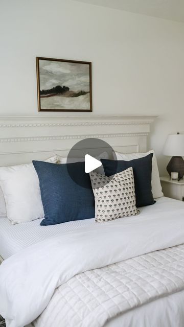 Kaari Sommer on Instagram: "5 simple steps to a magazine-worthy bed 🛏️✨ 
1. sheet set
2. bed blanket
3. duvet cover & insert
4. quilt set
5. throw pillows

For more details & to shop this Amazon bedding, comment MORE and get a link sent straight to your DM inbox *or* click the link in my bio to shop my Amazon storefront❤️. 
.
.
.
#bedroominspiration #bedroominspo #bedroomideas #bedding #amazonhomefinds #beddingstyle" How To Decorate Bed, Bed Setting Ideas, Bed Throws Ideas, Bed Cover Ideas, Throw Blanket On Bed, Bed Sheets Ideas, Bedding Styling, Bright Bedrooms, Decorate House