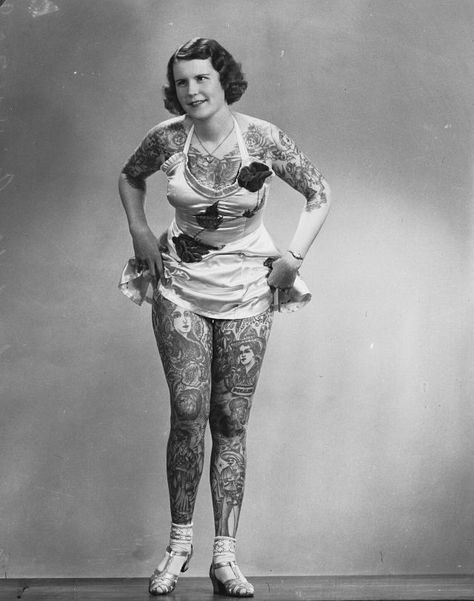 15 Amazing Vintage Photos of Betty Broadbent, the ‘Tattooed Venus’ From the Late 1930s ~ Vintage Everyday Vintage Tattooed Women, Betty Broadbent, 1930s Tattoo, Vintage Tattoos For Women, History Of Tattoos, Heavily Tattooed Women, Tattoo Lounge, Female Sculpture, Vintage Tattoos