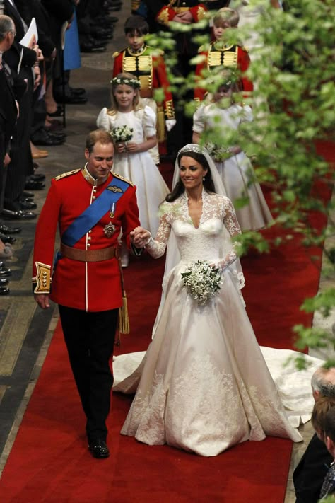 Bride, Gown, Wedding dress, Ceremony, Marriage, Photograph, Bridal clothing, Dress, Red, Event, William And Kate Wedding, Kate Wedding Dress, Royal Family Weddings, William Kate Wedding, Principe William Y Kate, Düşes Kate, Middleton Wedding, How To Dress For A Wedding, Kate Middleton Wedding