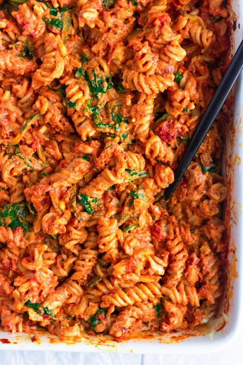 Vegan No-Boil Pasta Bake | Eating by Elaine Gluten Free Dairy Free Vegetarian Recipes, Creamy Marinara Sauce, Skillet Suppers, Dairy Free Vegetarian Recipes, Gluten Free Vegan Pasta, Vegan Pasta Bake, Vegan Pasta Dishes, Creamy Vegan Pasta, Pasta Fresh