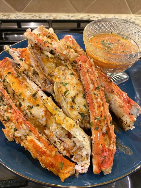 Cooked Crab Recipes, King Crab Recipes, King Crab Recipe, Crab Meals, King Crab Legs Recipe, Crab Food, Crab Feast, Crab Dishes, Seafood Feast