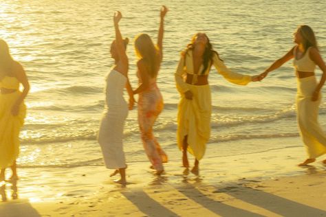 what more could i ask for Beach Party Photoshoot, Bachelorette Beach Photoshoot, Sunset Outfit Aesthetic, Beach Sunset Party, Friends Photoshoot Beach, Beach Dance Party, Friends At Beach, Sisters Vacation, Beach Barbeque