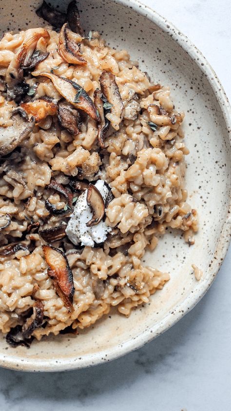 Buttery mushroom and goat cheese risotto Goat Cheese Risotto, Honey Goat Cheese, Cheese Risotto, Crispy Chicken Sandwiches, How To Make Risotto, Mushroom Broth, Risotto Rice, Goats Cheese, Dried Mushrooms