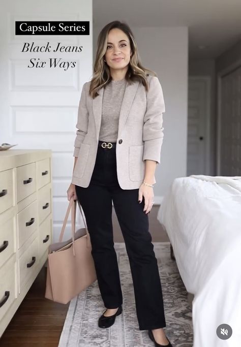 Blazer Beige Outfit Mujer, Cream Blazer Outfit, Jeans And Tops, Job Clothes, Stylish Outfits For Women, Mom Wardrobe, Government Job, Smart Casual Wear, Cream Blazer