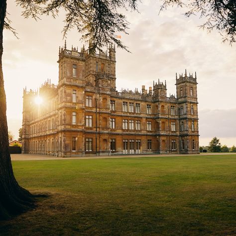 Downton Abbey Castle, The Real Downton Abbey, Downton Abbey Movie, Hugh Bonneville, Highclere Castle, Downton Abby, Lady Mary, Stately Home, Stay The Night