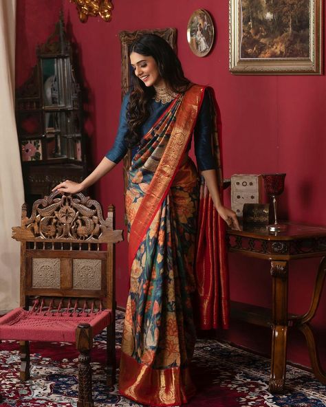 Pattu Saree Wearing Styles Ideas, Kalamkari Saree Blouses, Kalamkari Saree Blouse Designs, Kalamkari Pattu Sarees, Saree Daily Wear, Pen Kalamkari Sarees, Kalamkari Silk Saree, Kalamkari Blouse Designs, Half Sari