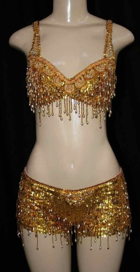 Belly Dancer Outfits, Gold Bra, Pretty Dance Costumes, Shimmery Dress, Dancers Outfit, Preformance Outfits, Looks Party, Performance Outfits, Belly Dancers