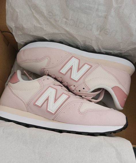 Light Pink Tennis Shoes, New Balance Pink Shoes, New Balance Shoes Pink, Pink New Balance Shoes, New Balance 500, Pink New Balance, Light Pink Shoes, Baby Pink Shoes, Trendy Shoes Sneakers