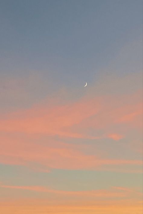 Sunset Aesthetic Ipad Wallpaper, Widgets Sunset Colors, Pastel Sunrise Aesthetic, Neutral Sunset Aesthetic, Minimal Sunset Wallpaper, Beige Sunset Aesthetic, Moon At Sunset, Sunset With Moon Aesthetic, Sunset Phone Theme